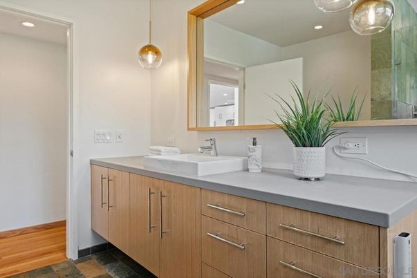 Bathroom, Dual Sink Vanities, Interior, Pendant Lights, Recessed Lighting