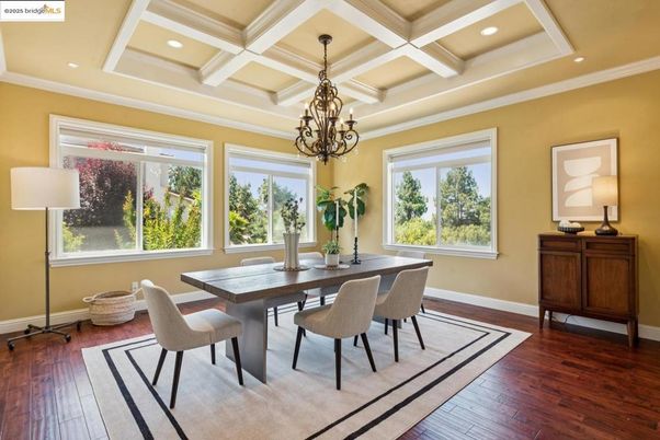 Chandelier, Dining room, Interior, Recessed Lighting, Wood Texture Flooring