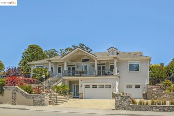Attached, Exterior, Facade, Farmhouse