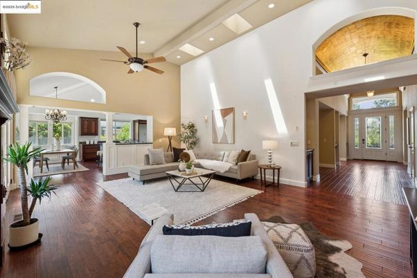 Chandelier, Dining room, Interior, Living room, Recessed Lighting, Wood Texture Flooring