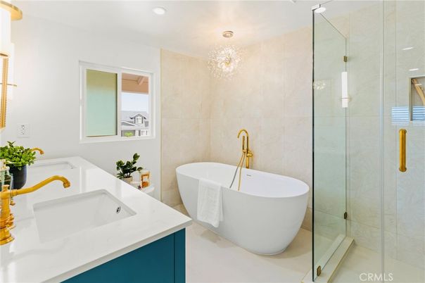 Bathroom, Free Standing Baths, Glass Shower, Interior, Recessed Lighting