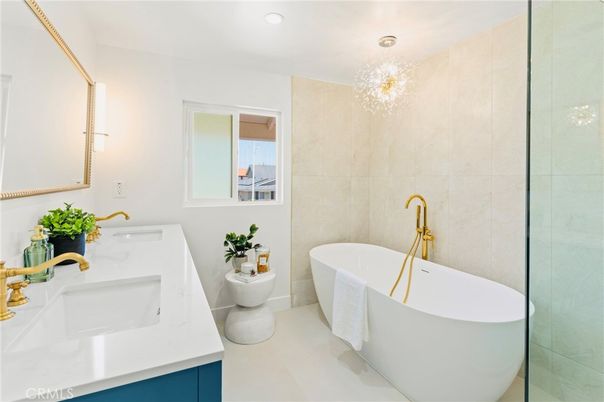 Bathroom, Chandelier, Dual Sink Vanities, Free Standing Baths, Glass Shower, Interior, Recessed Lighting