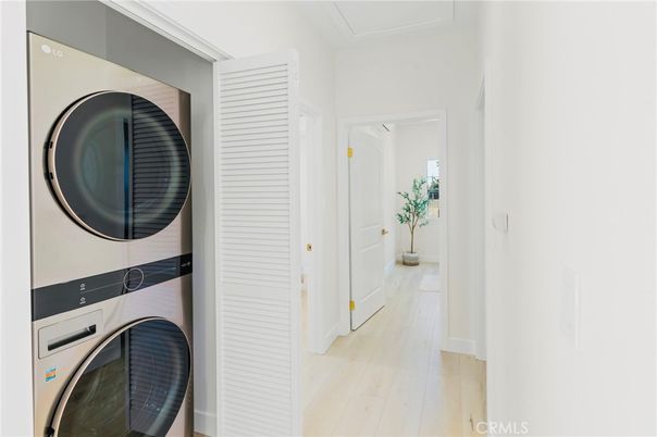 Interior, Utility Closets, Washer, Wood Texture Flooring