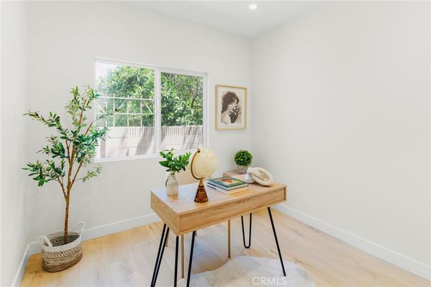 Home Office, Interior, Recessed Lighting, Wood Texture Flooring