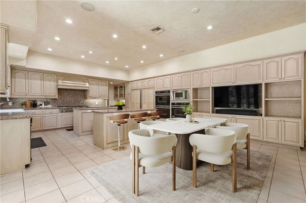 Dining room, Interior, Kitchen, Recessed Lighting, Stainless Steel Appliances