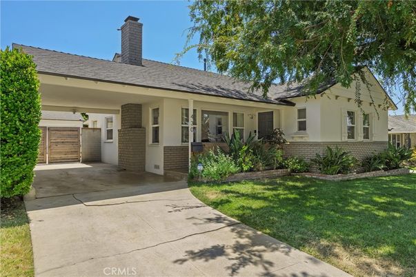Attached, Exterior, Facade, Ranch