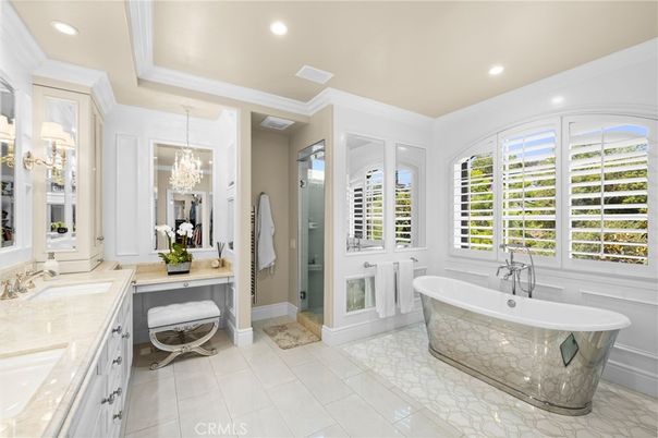 Bathroom, Chandelier, Free Standing Baths, Interior, Recessed Lighting