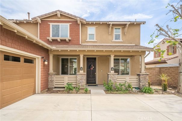 Attached, Exterior, Facade, American Craftsman