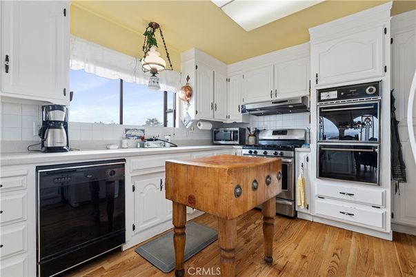 Interior, Kitchen, Pendant Lights, Stainless Steel Appliances, Wood Texture Flooring