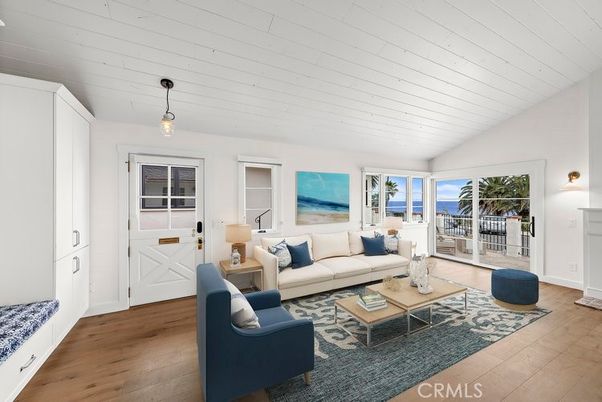 Interior, Living room, Pendant Lights, Water, Wood Texture Flooring