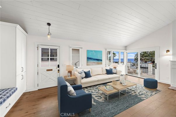 Interior, Living room, Pendant Lights, Water, Wood Texture Flooring