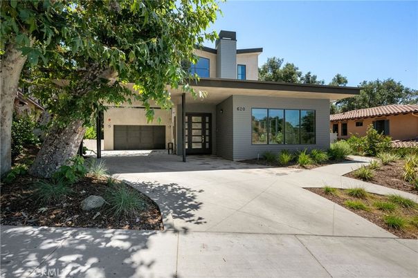 Attached, Exterior, Facade, Modern