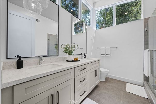 Bathroom, Dual Sink Vanities, Interior