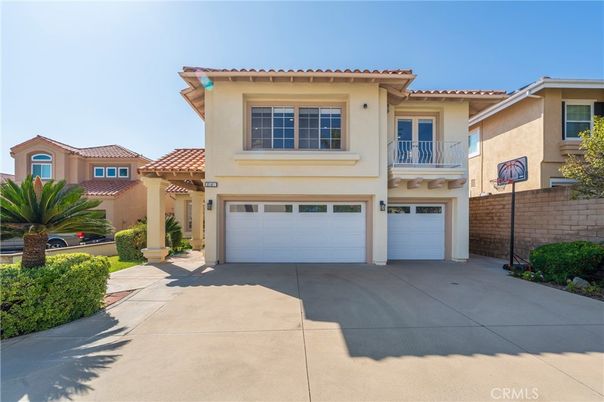 Attached, Exterior, Facade, Mediterranean
