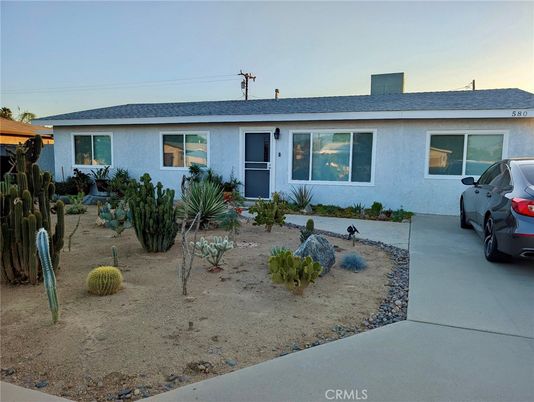 Exterior, Facade, Ranch