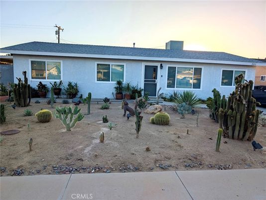 Exterior, Facade, Ranch