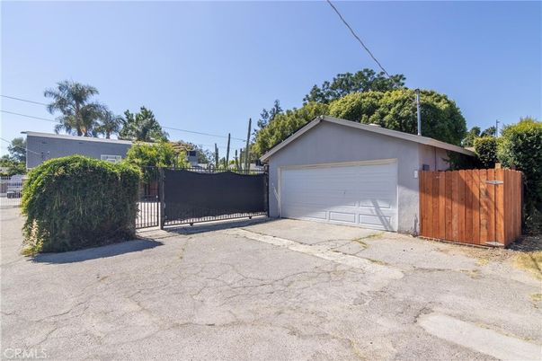 Detached Garage, Exterior