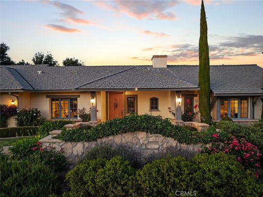Backyard, Exterior, Facade, Ranch