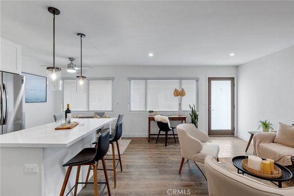 Dining room, Interior, Kitchen, Pendant Lights, Recessed Lighting, Wood Texture Flooring