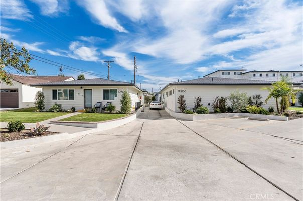 Exterior, Facade, Ranch