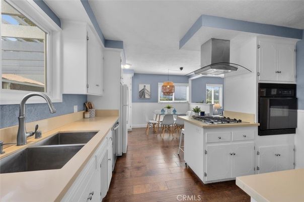 Dining room, Interior, Kitchen, Pendant Lights, Wood Texture Flooring