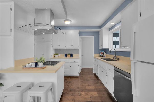 Interior, Kitchen, Recessed Lighting, Wood Texture Flooring