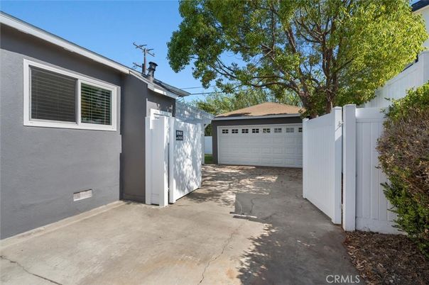 Detached Garage, Exterior