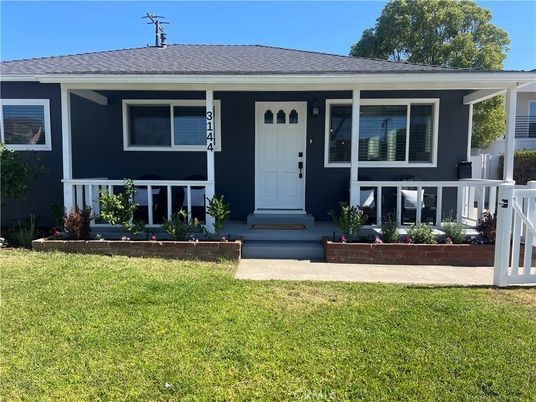 Exterior, Facade, Raised Ranch