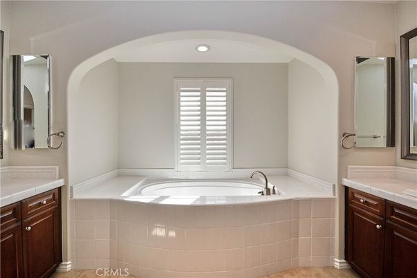 Bathroom, Interior, Recessed Lighting, Tile Countertops