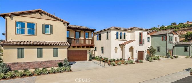 Attached, Exterior, Facade, Mediterranean