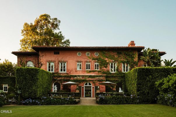 Backyard, Exterior, Facade, Mediterranean
