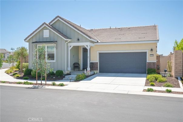 Attached, Exterior, Facade, Farmhouse