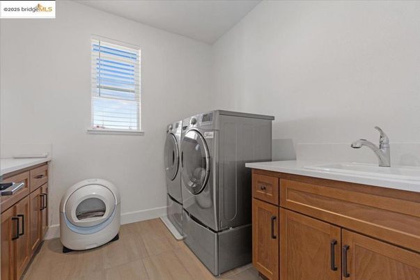 Interior, Washer, Wood Texture Flooring