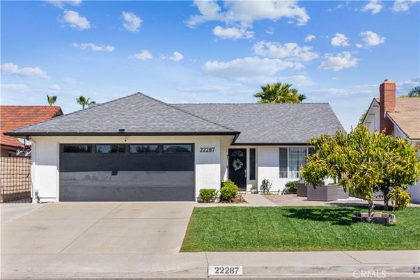 Attached, Exterior, Facade, Ranch