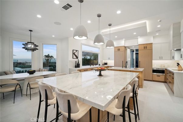 Dining room, Interior, Kitchen, Pendant Lights, Recessed Lighting, Stainless Steel Appliances