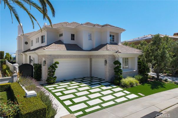 Attached, Exterior, Facade, Mediterranean