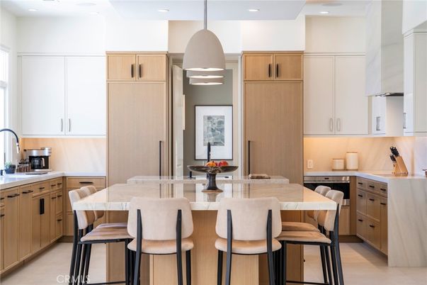 Dining room, Interior, Kitchen, Pendant Lights, Recessed Lighting, Stainless Steel Appliances