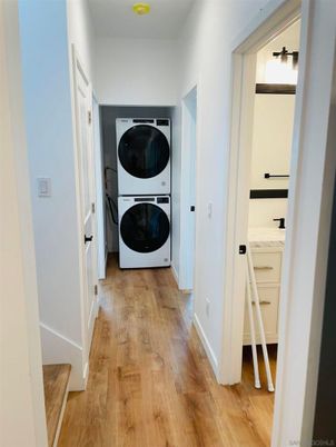 Interior, Utility Closets, Washer, Wood Texture Flooring