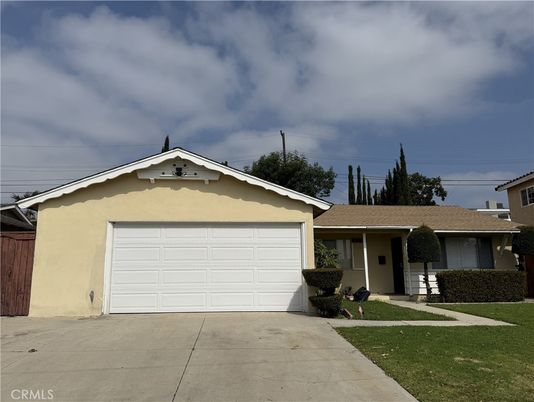 Attached, Exterior, Facade, Ranch