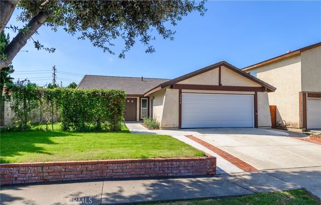 Attached, Exterior, Facade, Ranch