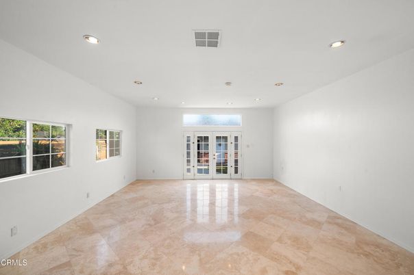 Empty room, Interior, Recessed Lighting