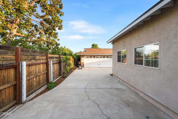 Detached Garage, Exterior