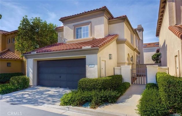 Attached, Exterior, Facade, Mediterranean