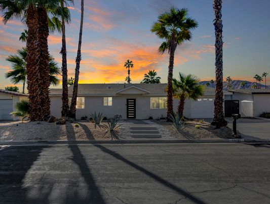 Attached, Exterior, Facade, Ranch