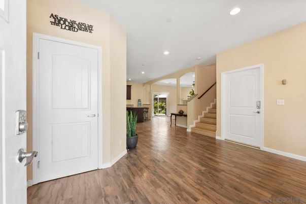 Interior, Recessed Lighting, Wood Texture Flooring