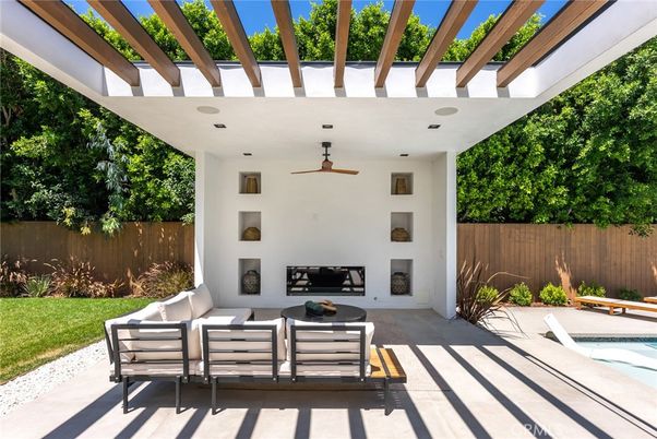Exterior, Fireplace, Pool
