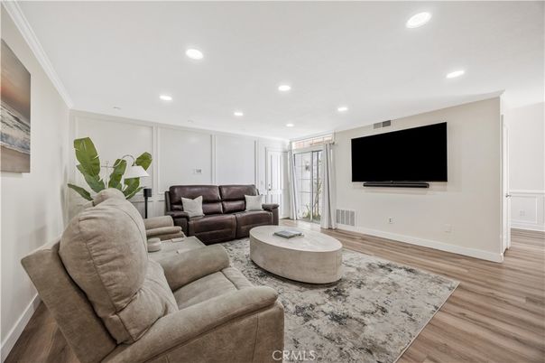 Interior, Living room, Recessed Lighting, Wood Texture Flooring