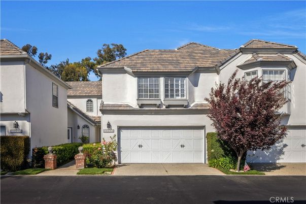 Attached, Exterior, Facade, Mediterranean