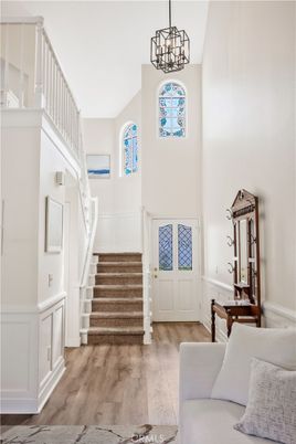 Interior, Pendant Lights, Wood Texture Flooring
