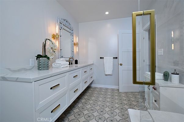 Bathroom, Dual Sink Vanities, Interior, Recessed Lighting